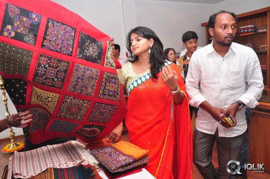 Tanusha-launches-Shrujan-Hand-Embroidered-Exhibition